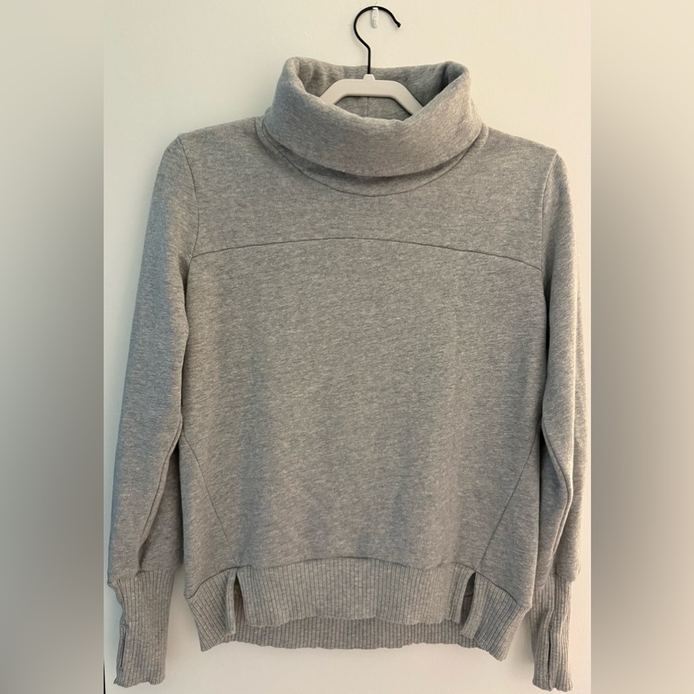 ALO Yoga Gray Turtleneck Sweater